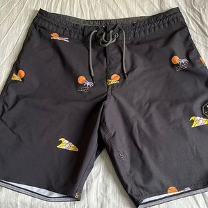 Vissla black size 32 board shorts with back pocket
